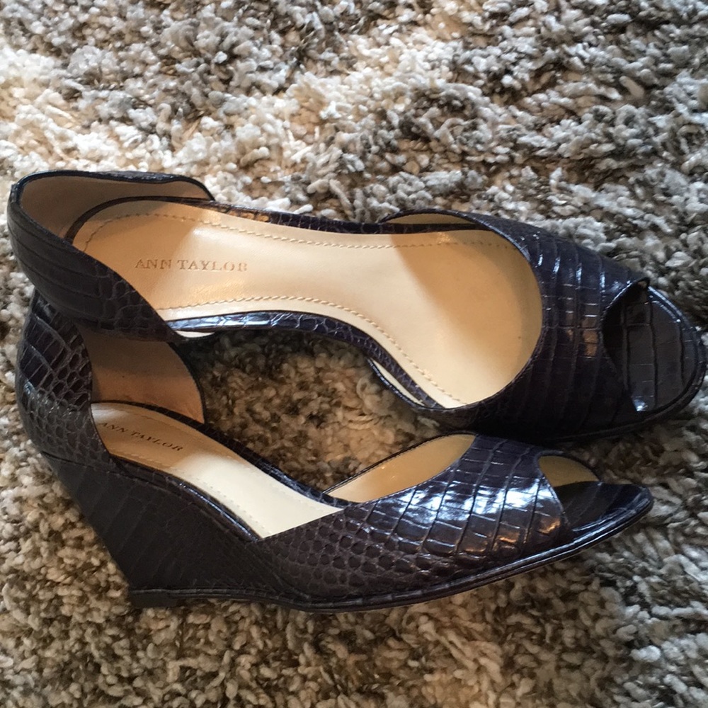 Ann Taylor blue leather peep toe wedges